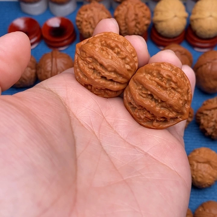 饼****把件文玩核桃九龙筋