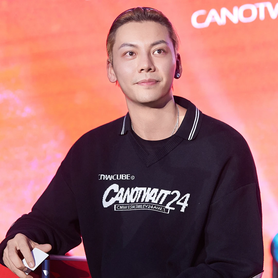 CANOTWAIT_陈伟霆S.W.SMILEY联名V领毛衣秋冬百搭宽松ins风情侣