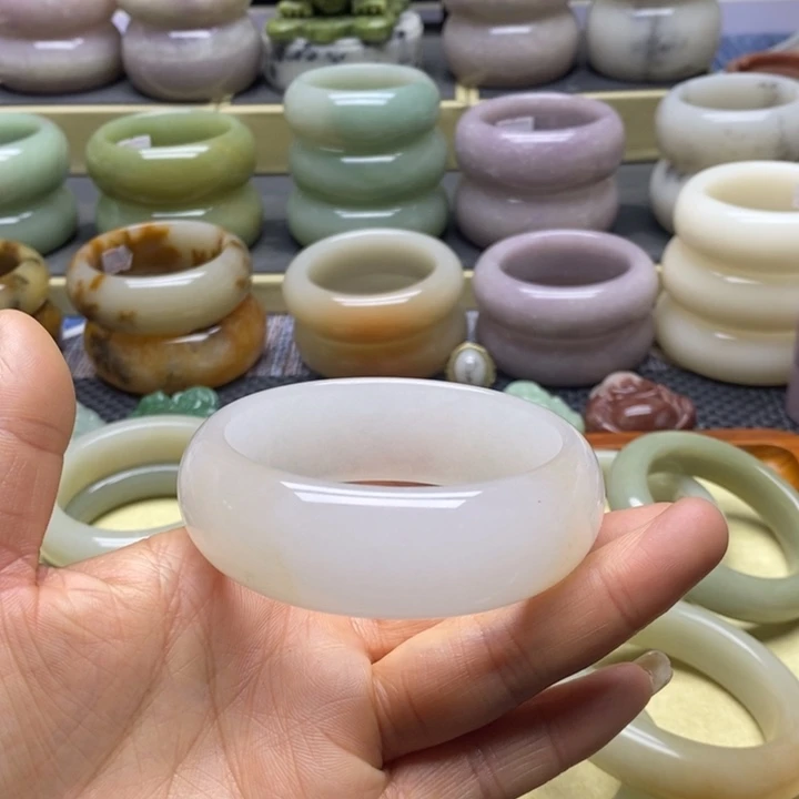 石英质玉未镶嵌手镯