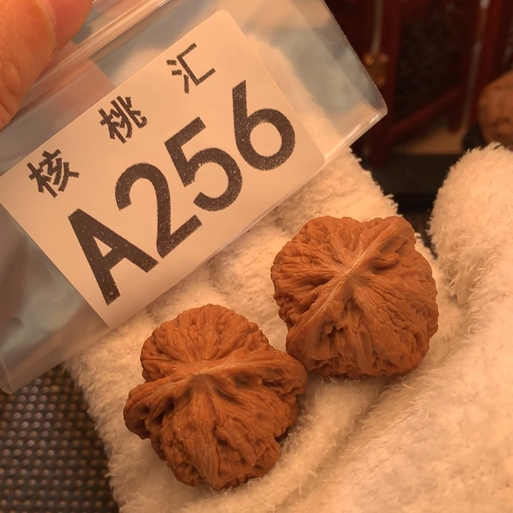 文玩核桃吊坠黑马36