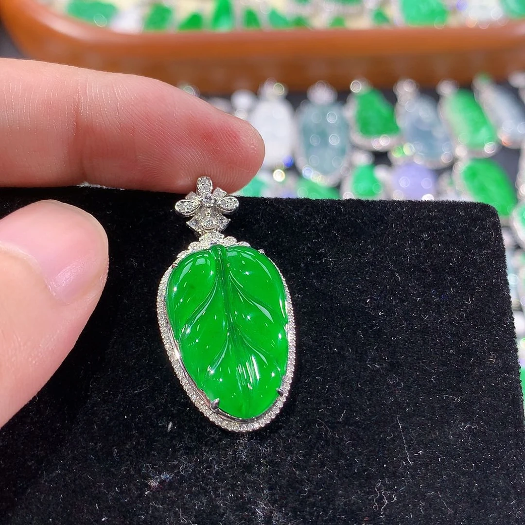 翡翠18K金镶嵌颈饰