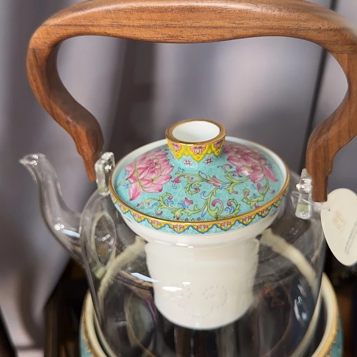 珐琅彩大壶。