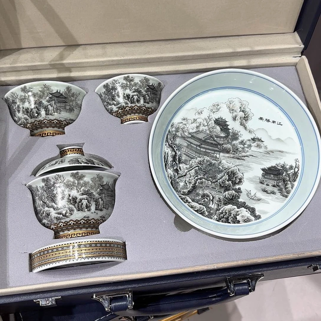 瓷片景德镇瓷器精品陈列