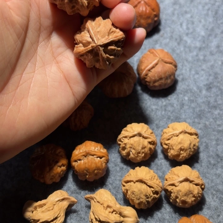 雅***馆把件文玩核桃三棱四棱各一对