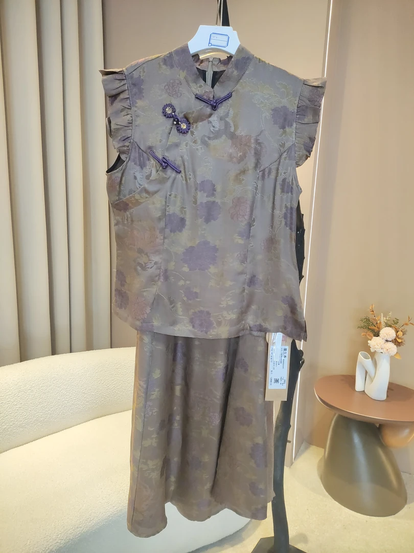 068众心精选真丝服装-墨