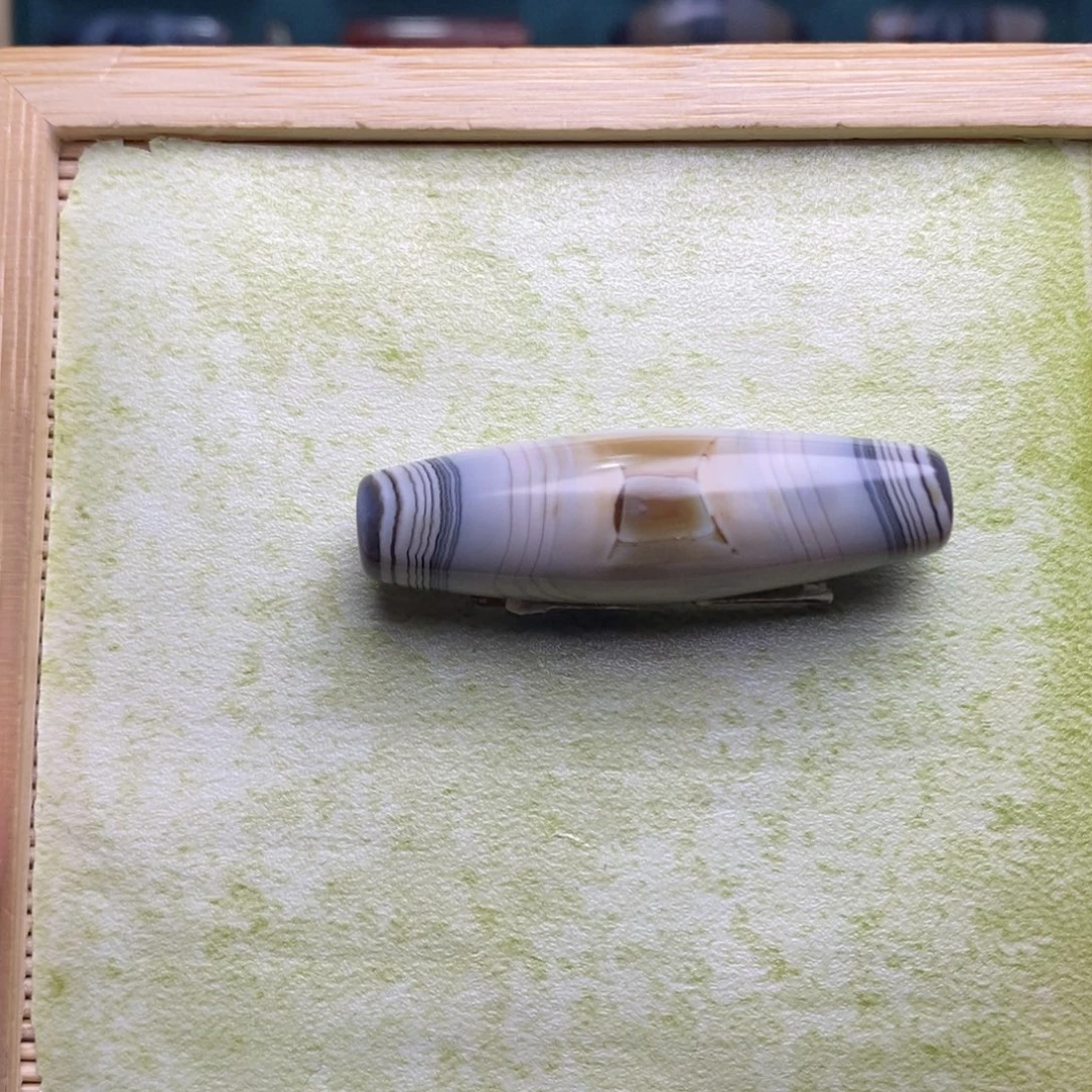 摆***生玛瑙/玉髓未镶嵌珠宝半成品