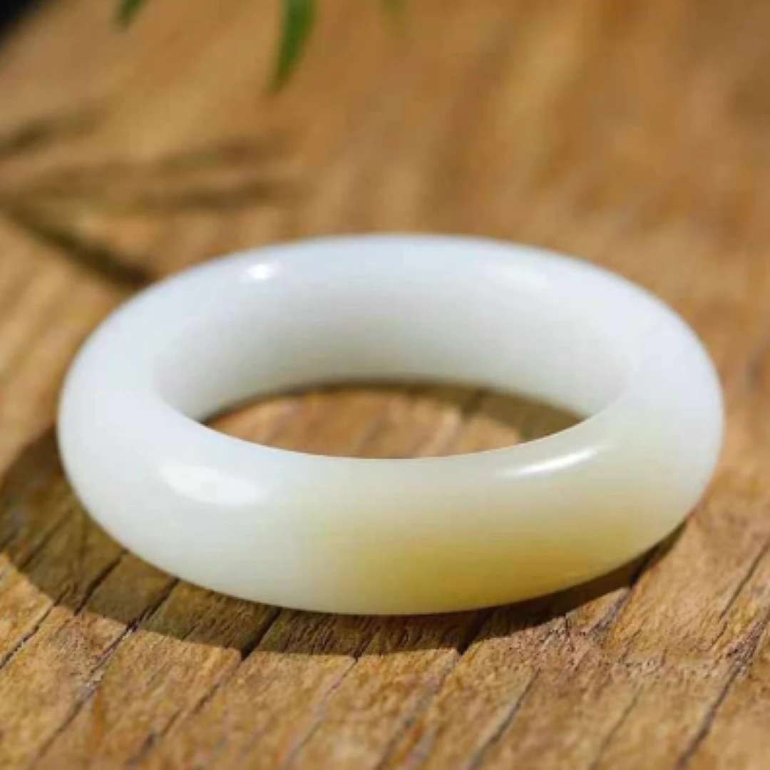 精品天然和田玉糖料手镯！