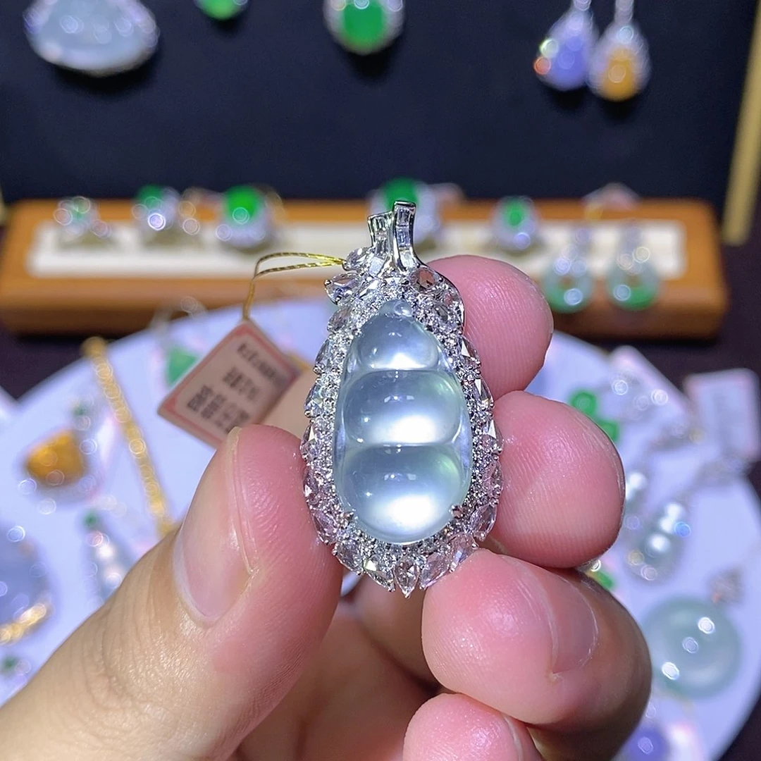 【闪购商品】颈饰18K金镶嵌翡翠