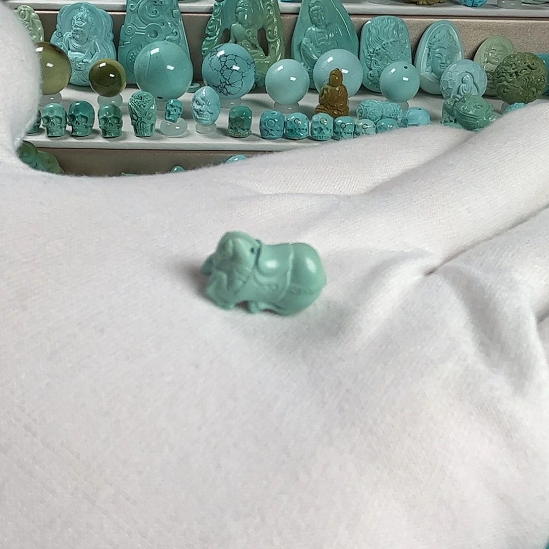 绿松石未镶嵌珠宝奇石