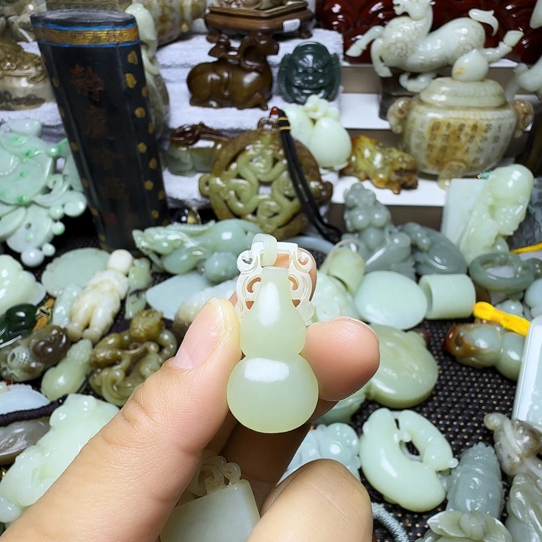 红****和田玉未镶嵌颈饰和田玉挂件一个一