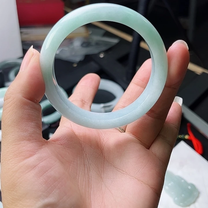 未镶嵌手镯翡翠往**风