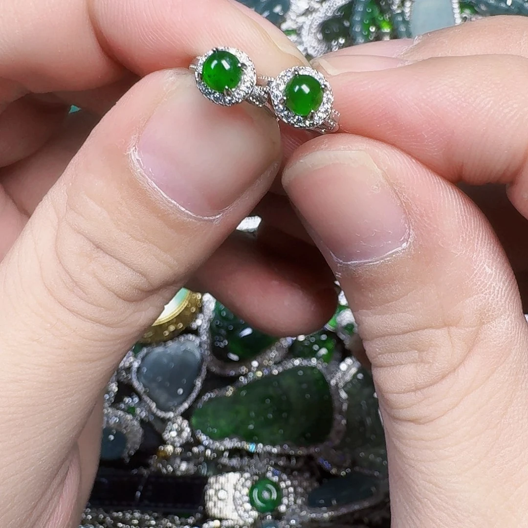 翡翠未镶嵌颈饰天然A货翡翠放漏