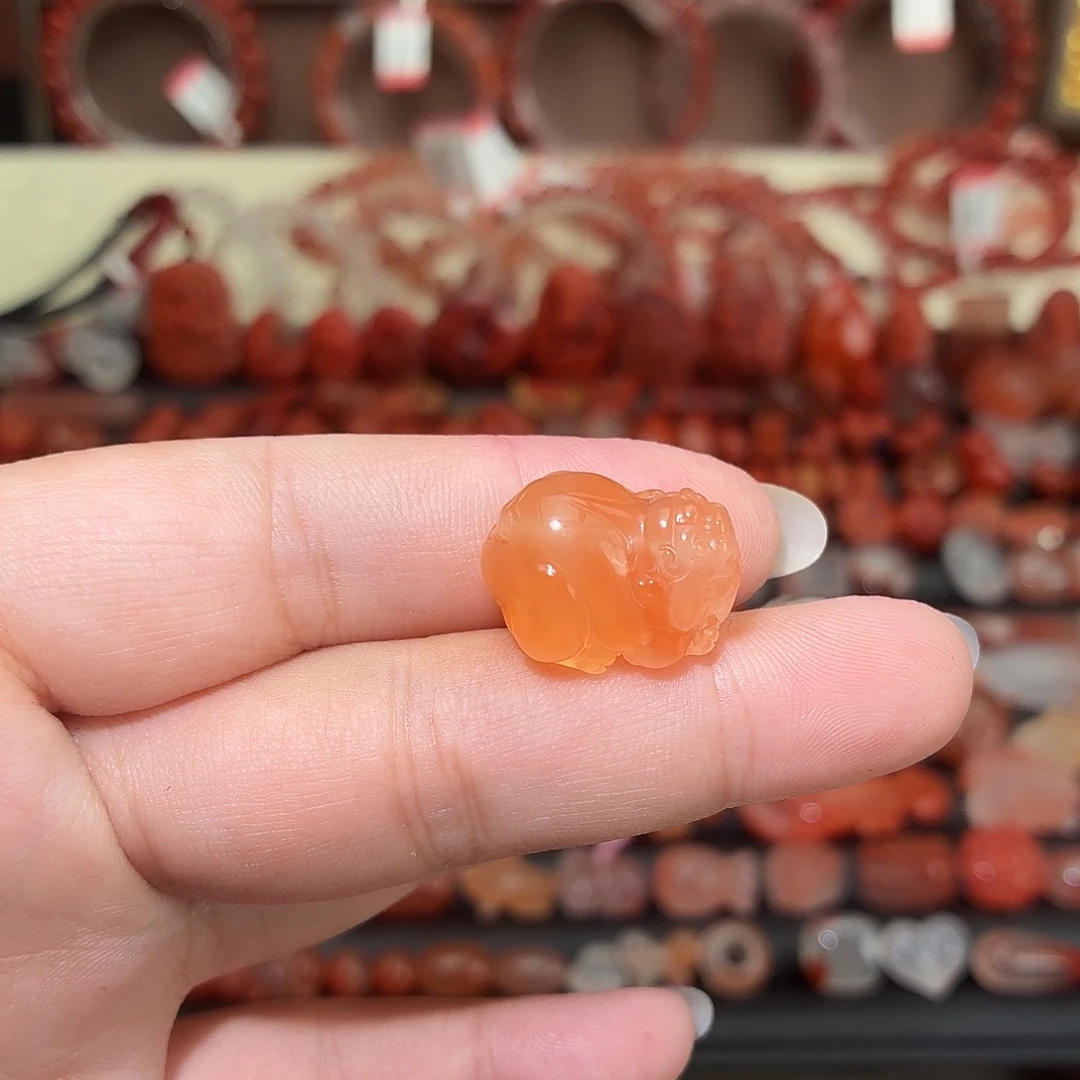 南红玛瑙未镶嵌颈饰通孔貔貅