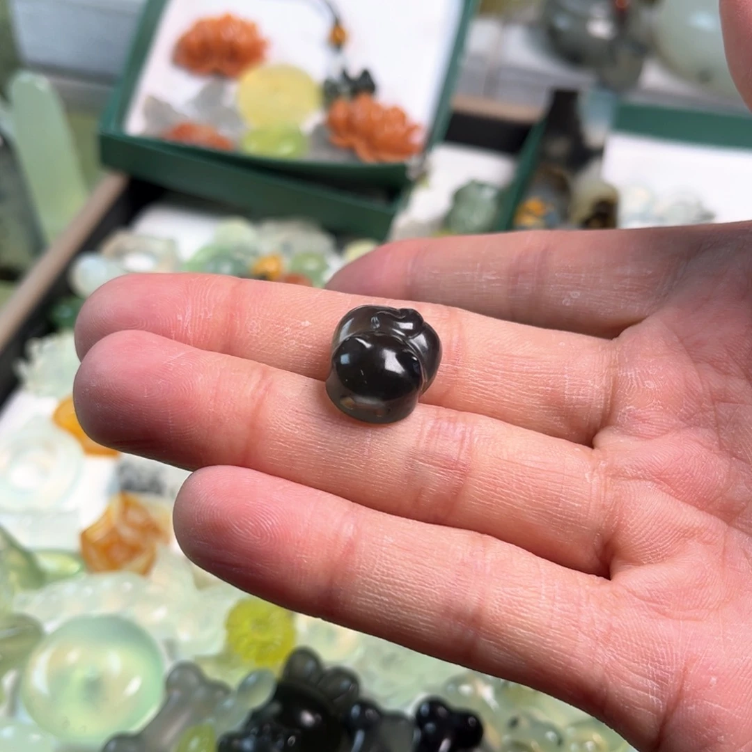 蛇纹石玉原石未镶嵌