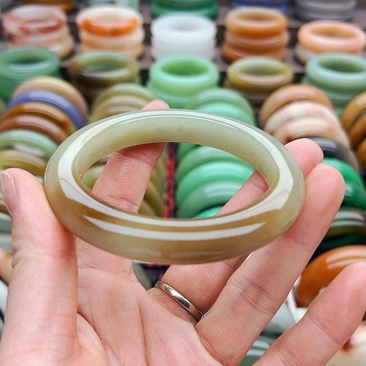 未镶嵌手镯（圆镯）石英质玉