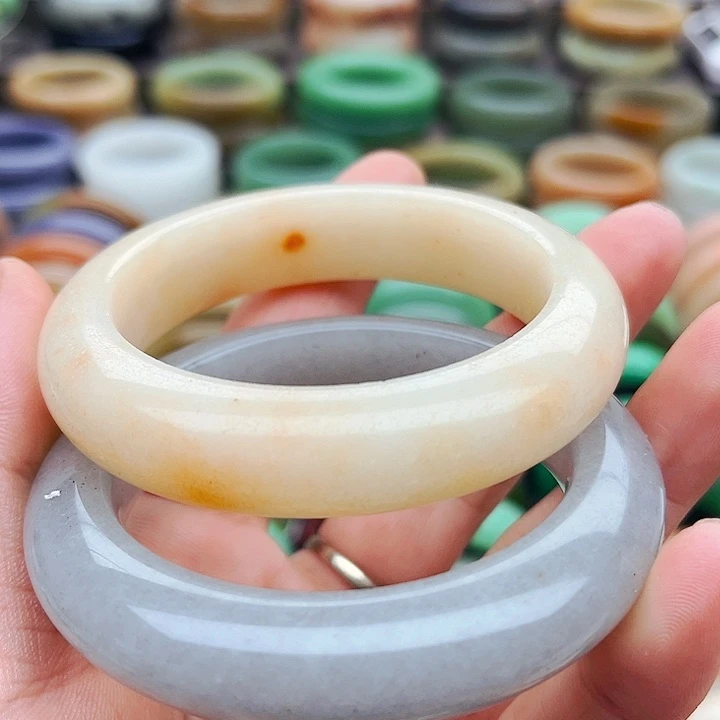 未镶嵌手镯（圆镯）石英质玉