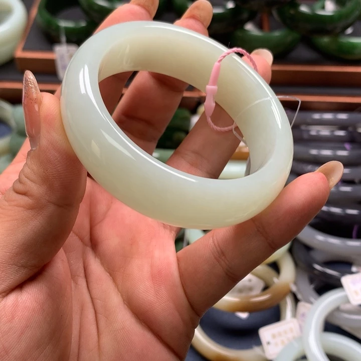 【闪购商品】未镶嵌手镯和田玉
