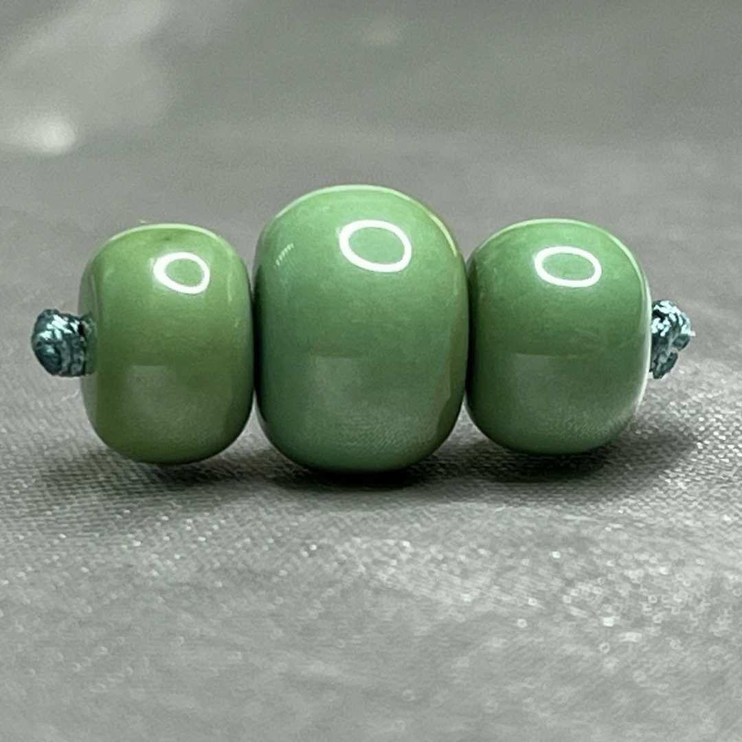 原矿高瓷老油绿老型套装，顶珠10mm腰珠8.5mm重2.72克