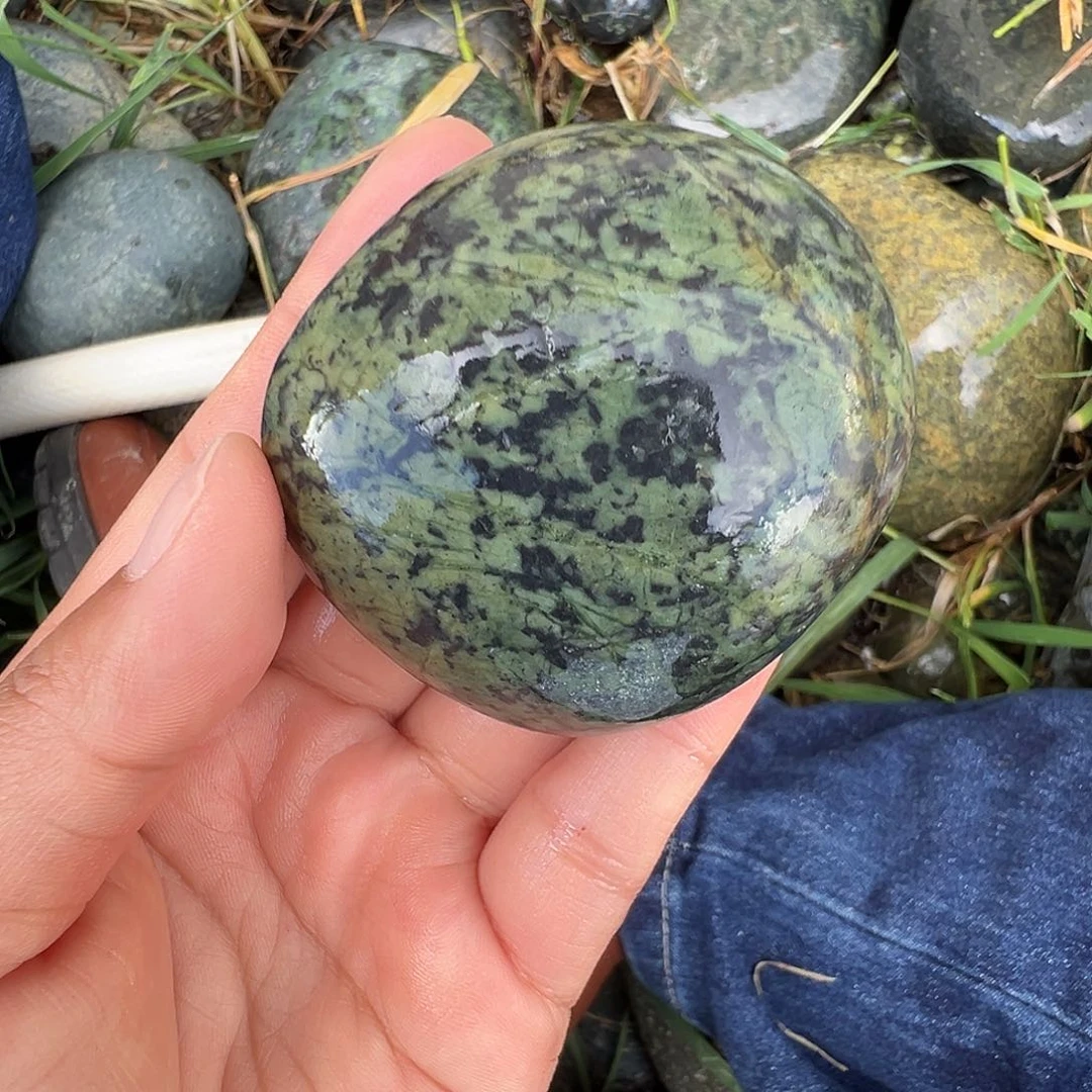 蛇纹石玉未镶嵌珠宝奇石良**音