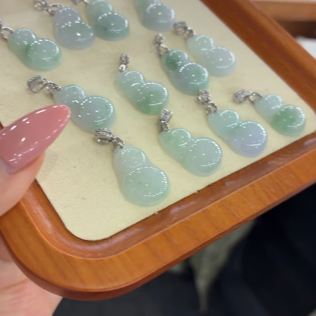 翡翠银S925镶嵌颈饰葫芦