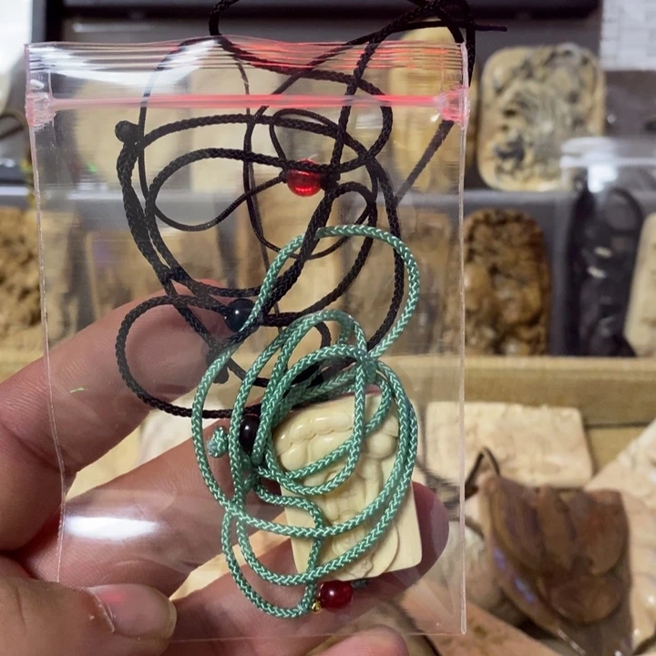 承**有天然猛犸牙雕刻品