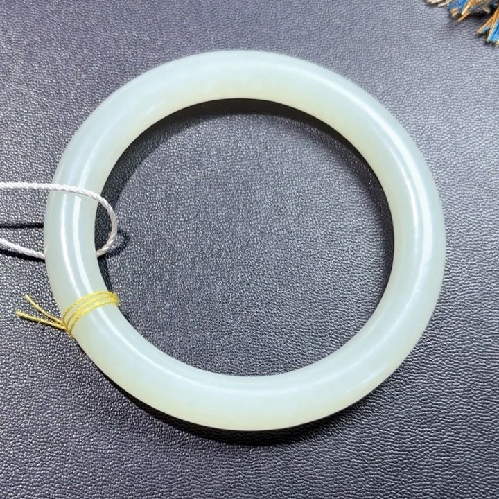 和田玉未镶嵌挂件雨**虹