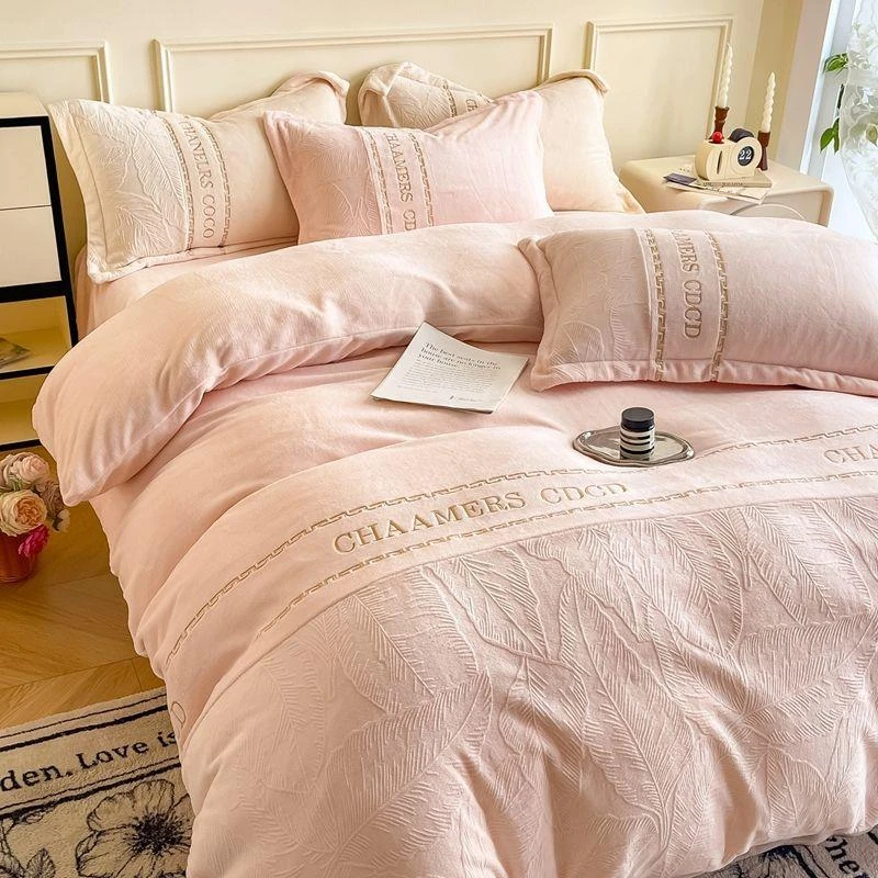 新疆西藏包邮轻奢牛奶绒四件套高级刺绣被双面绒加厚法兰绒四件套