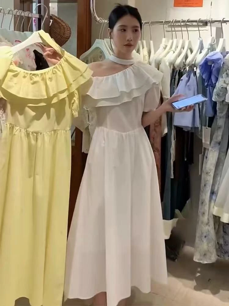 669 气质挂脖露肩斜领荷叶边连衣裙女2025夏季韩版小众高腰显瘦