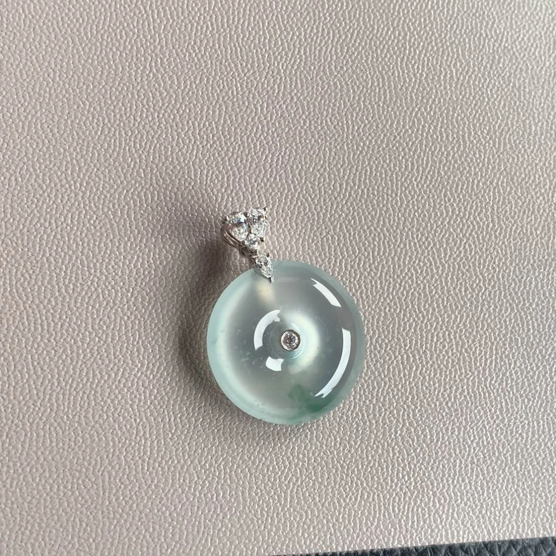 翡翠颈饰18K金镶嵌天然翡翠