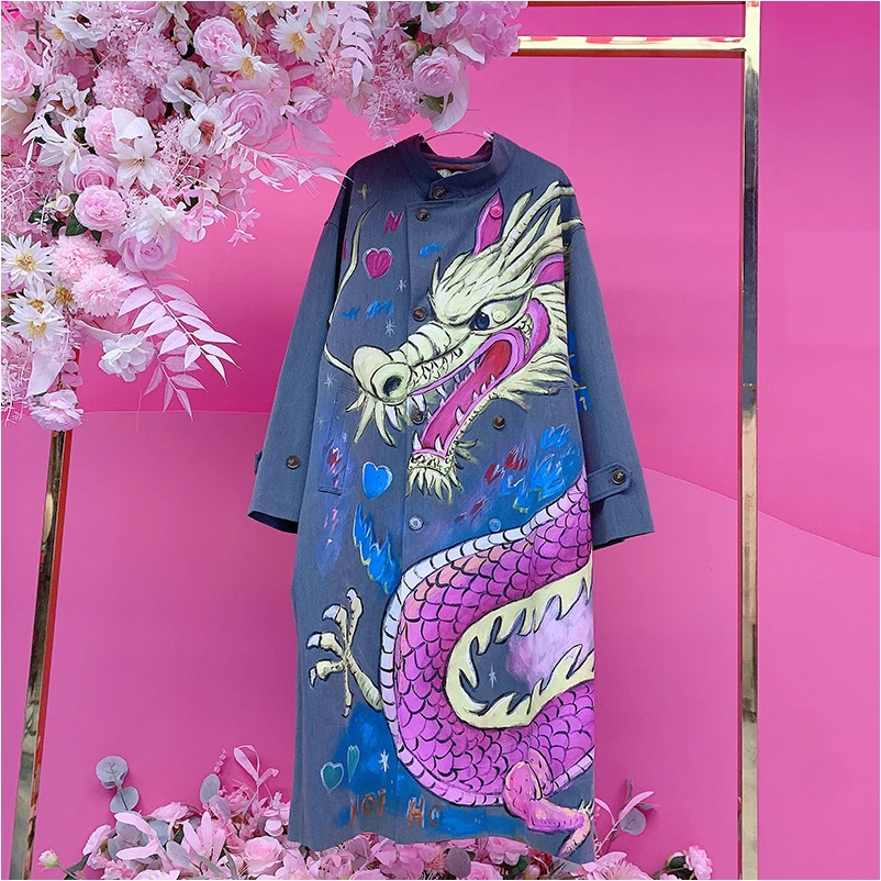 B676欧美设计师2025冬季新款涂鸦喷漆手绘龙图休闲宽松风衣外套女