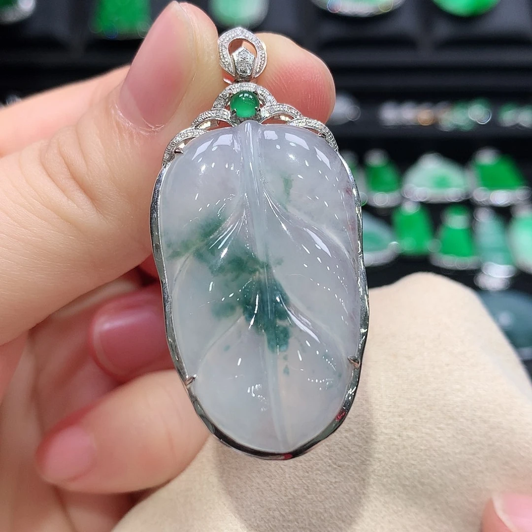 翡翠18K金镶嵌颈饰叶子