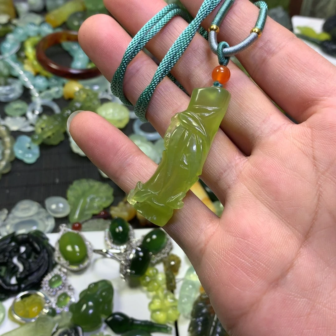 岫玉未镶嵌颈饰竹节