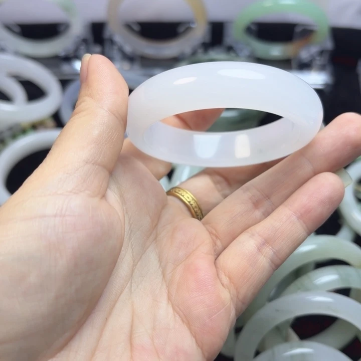 石英质玉未镶嵌手镯