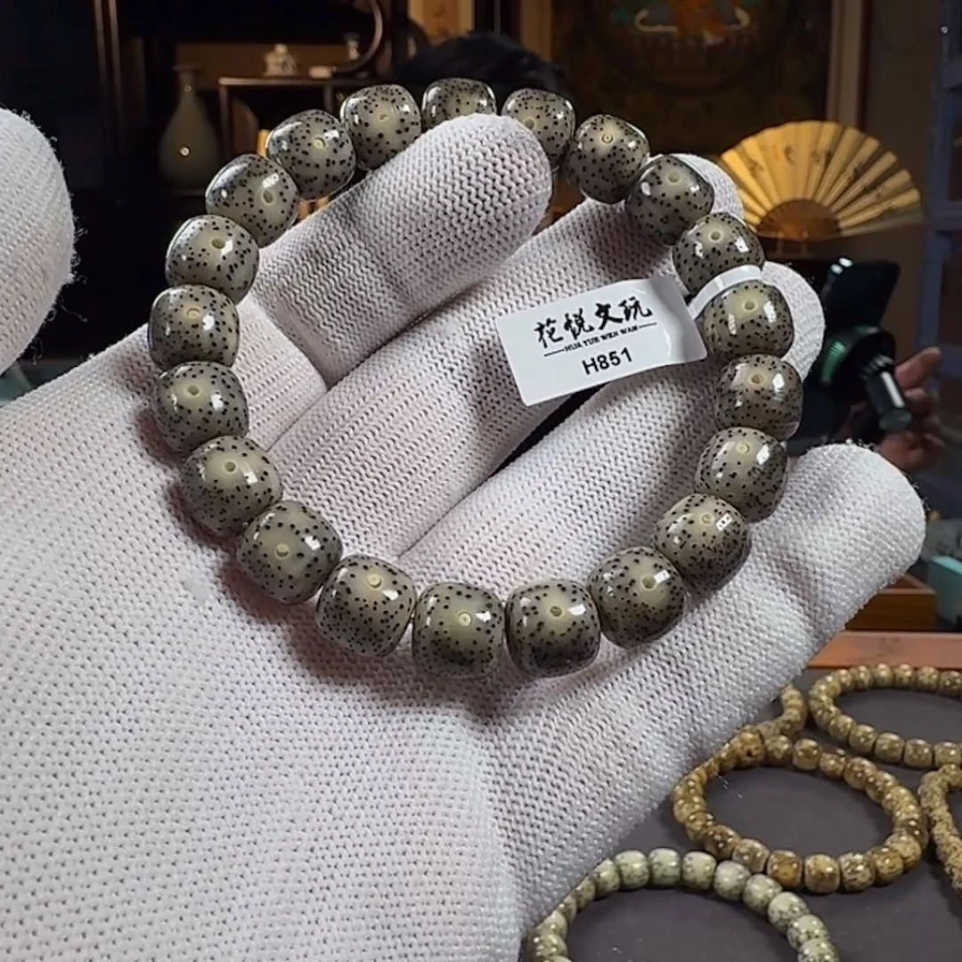 手串星月菩提11x10 糯冰黑冰针尖星 H851