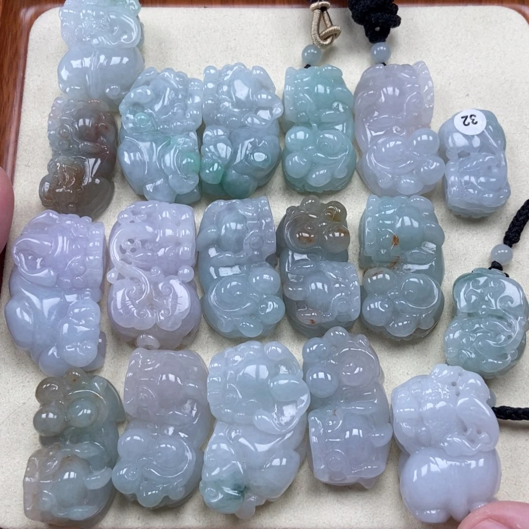 翡翠未镶嵌颈饰霸王貔貅吊坠多样性发其一