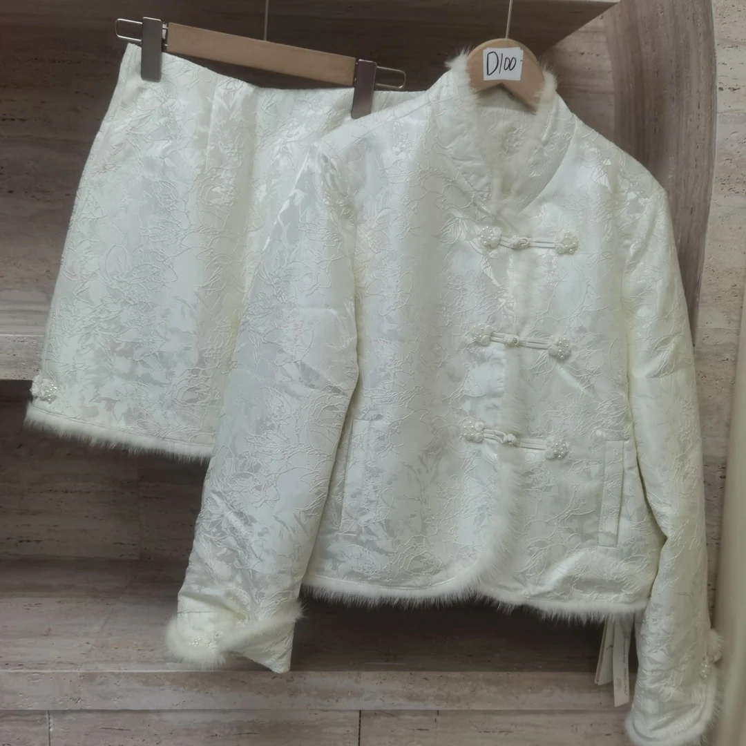 D100常规款上衣厚款新中式白色长袖网红气质立领棉服秋冬