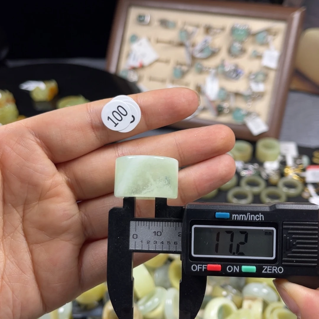 蛇纹石玉未镶嵌戒指