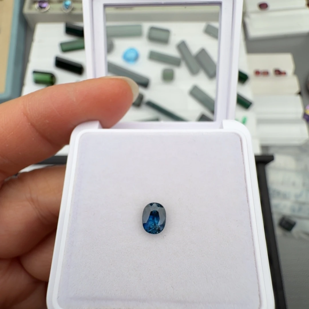 蓝宝石裸石天然蓝宝石皇家蓝75分左右