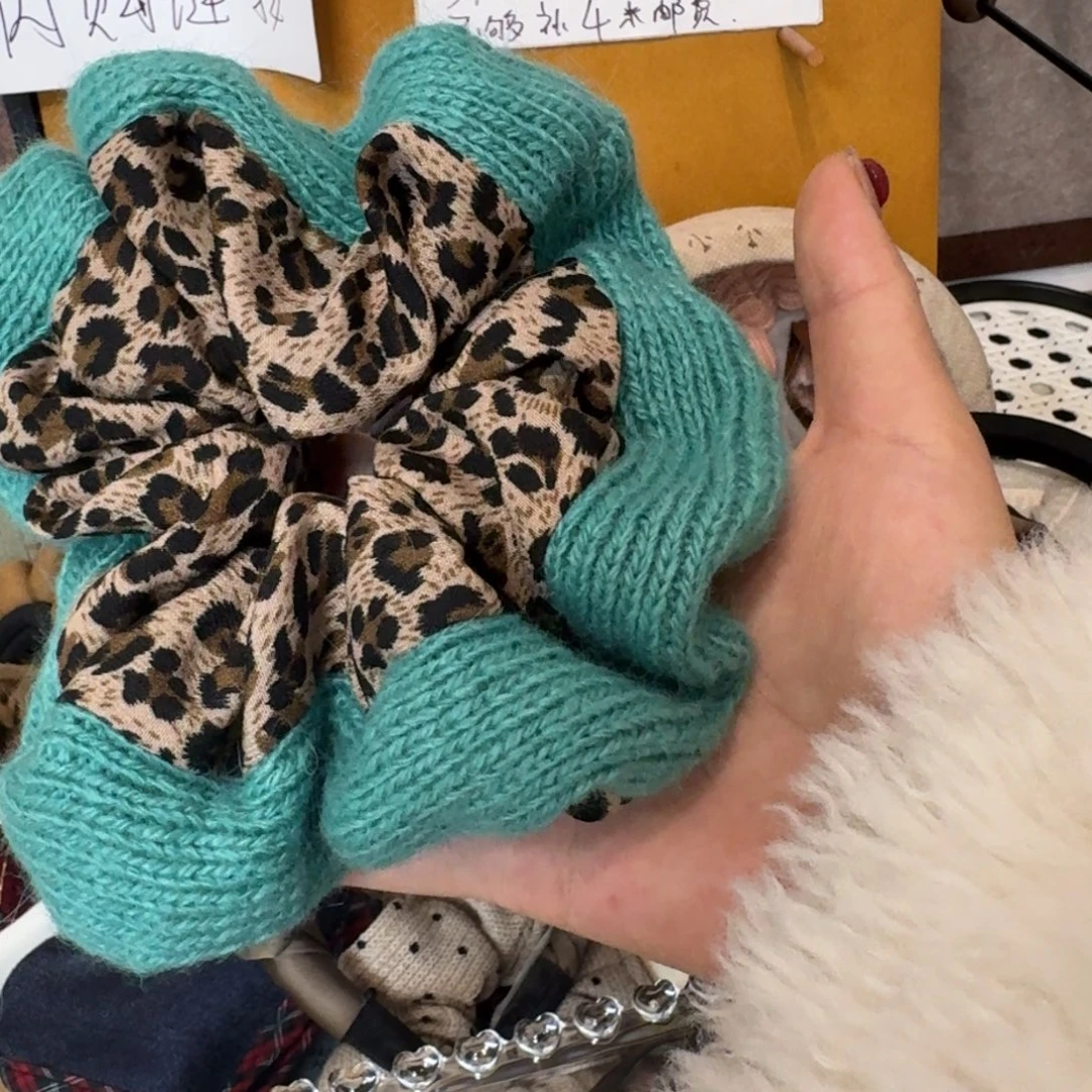 布艺铁合金绿色边豹纹肠圈