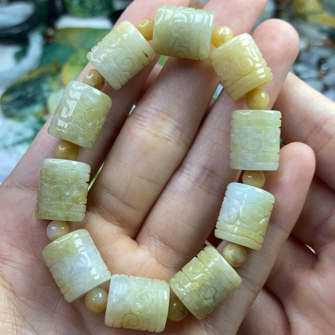 翡翠未镶嵌颈饰万**意