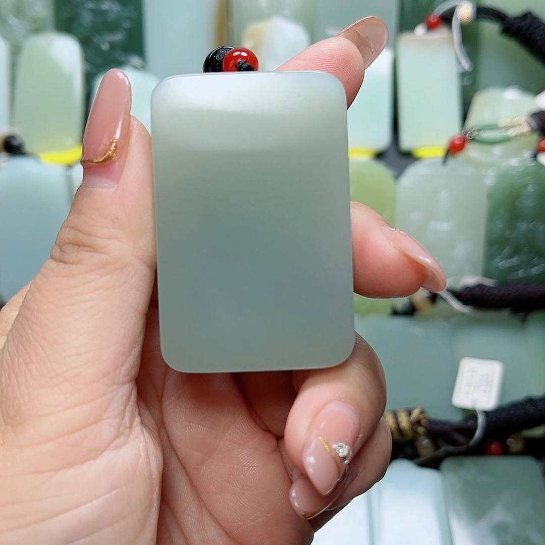 感****和田玉未镶嵌颈饰