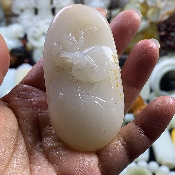 和田玉未镶嵌把件