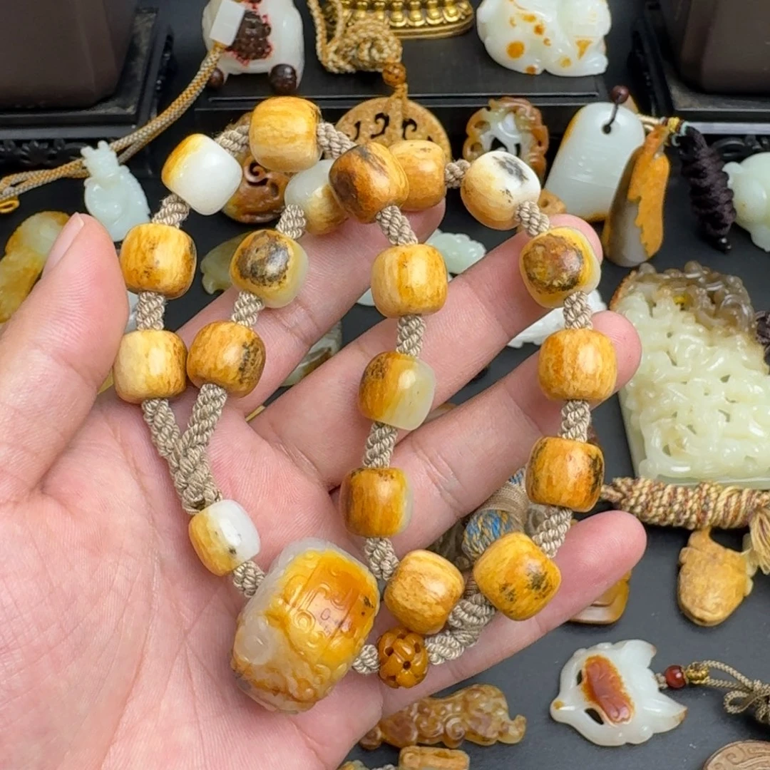 南***酒和田玉（糖玉）未镶嵌颈饰