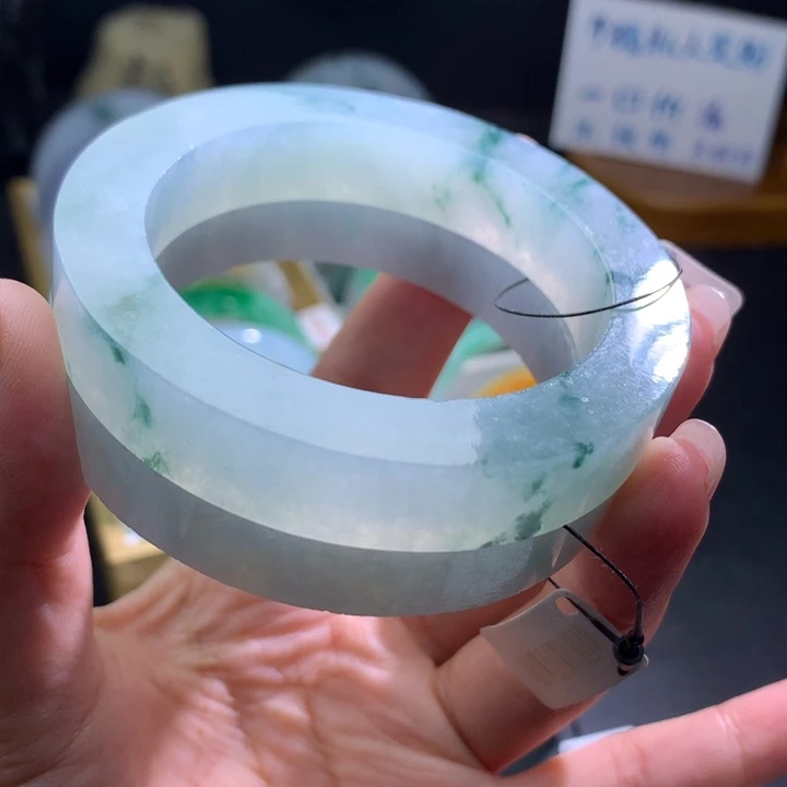 定制翡翠未镶嵌翡翠手镯