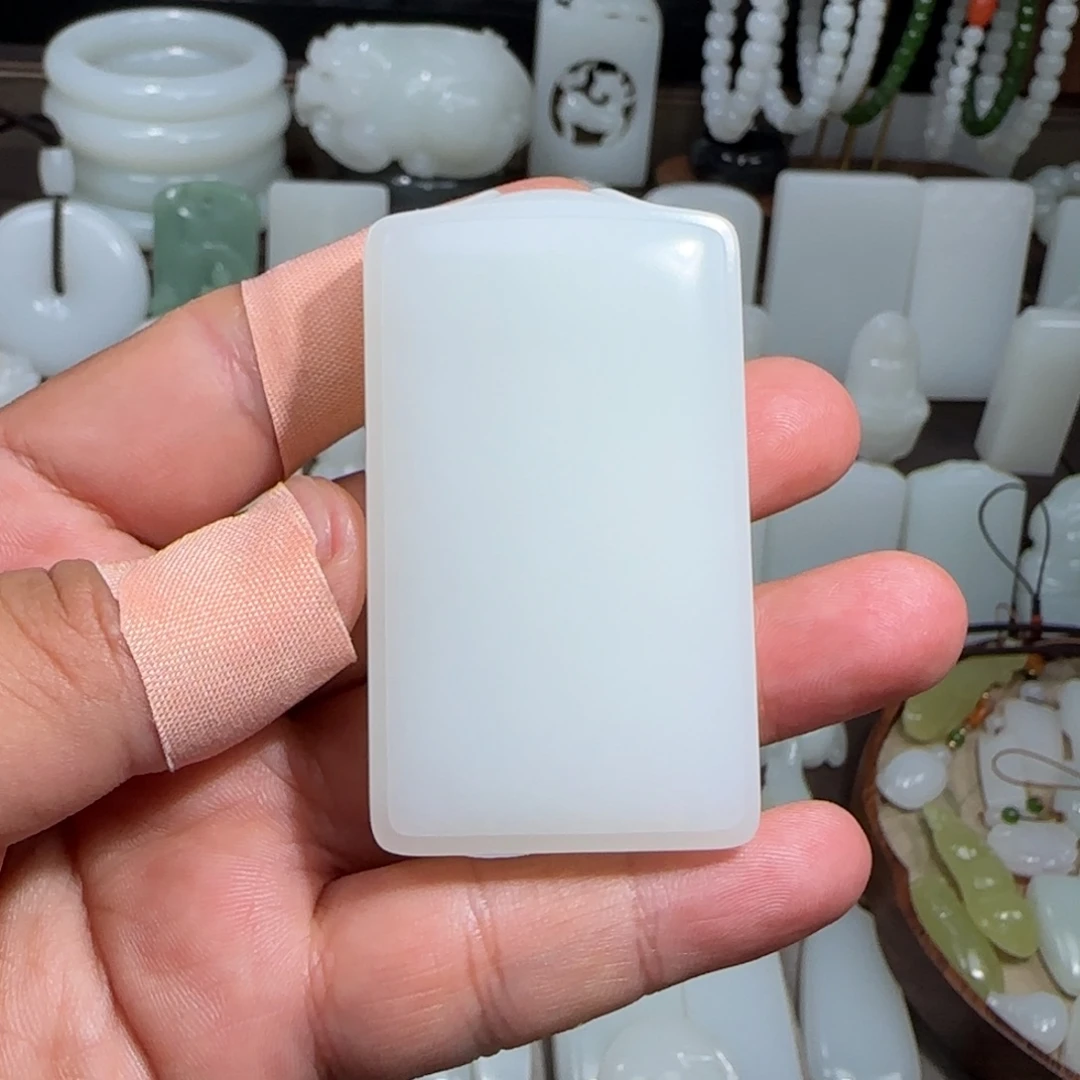 j***n和田玉未镶嵌颈饰