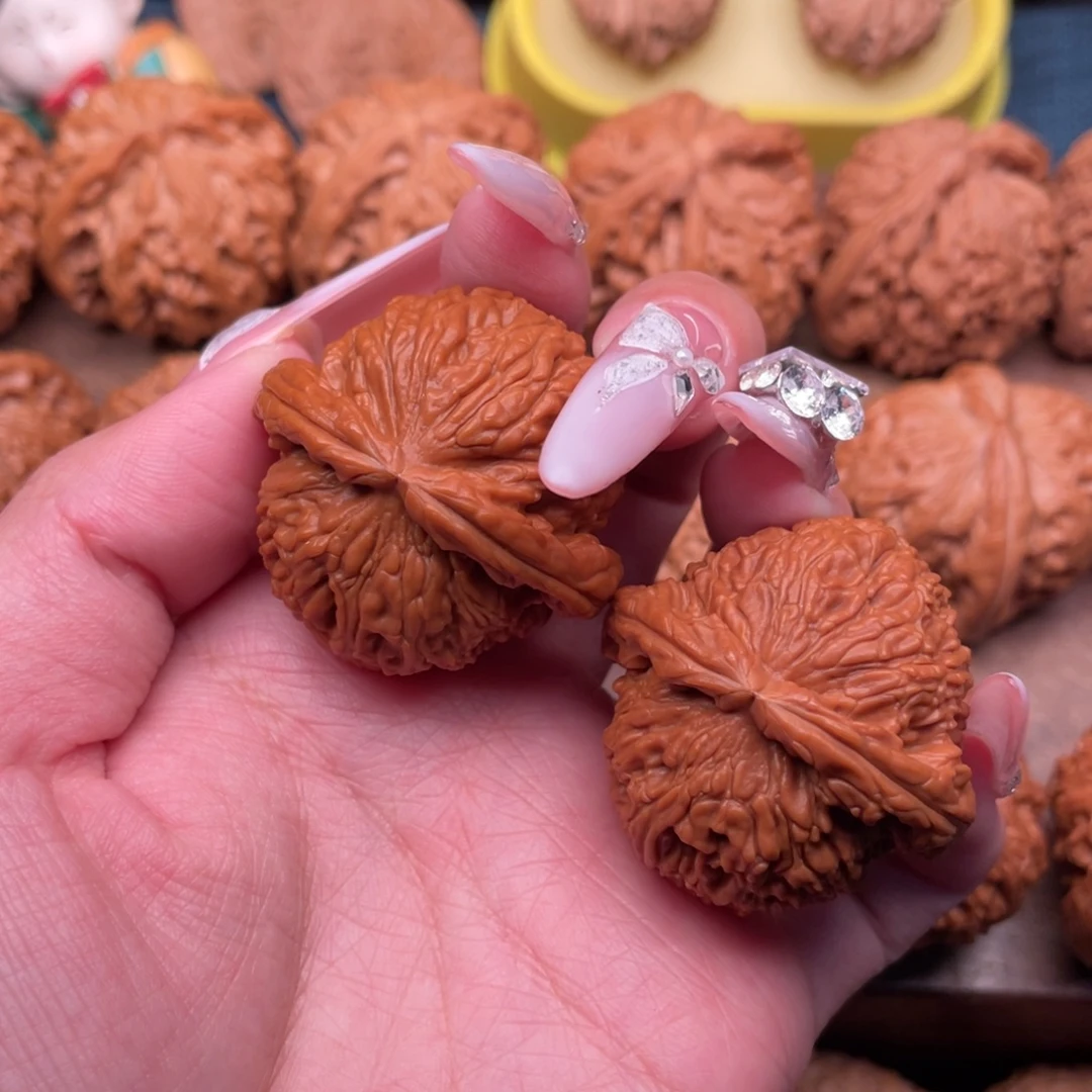 文玩核桃把件全品精配红皮球白39