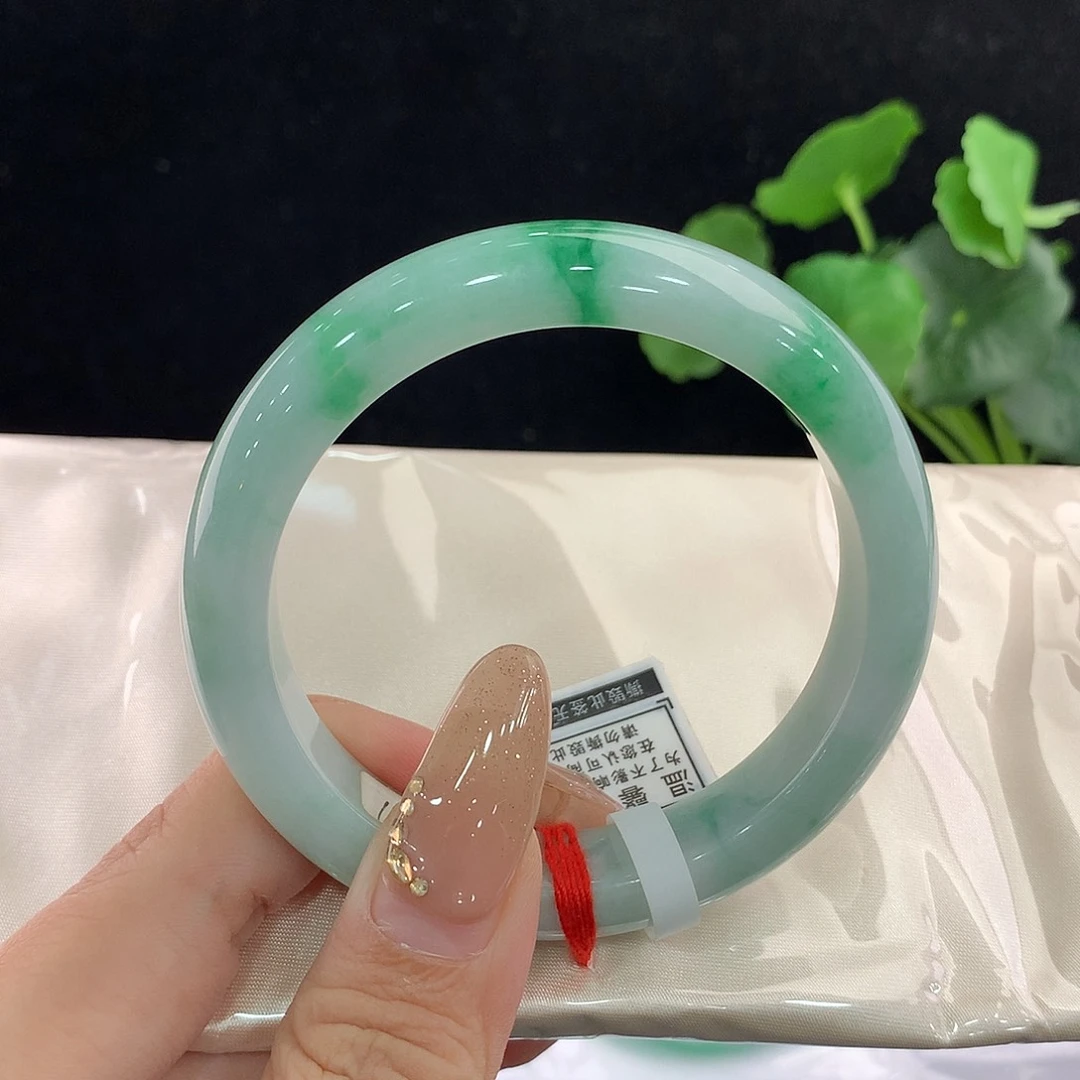 翡翠手镯未镶嵌正57