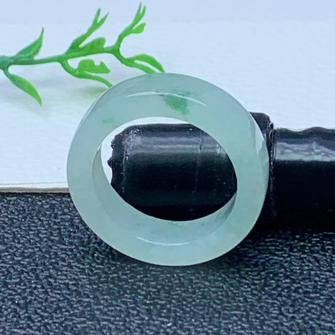 缅甸天然A货翡翠  飘花素面玉方戒圈戒指 内径 19mm 编号599