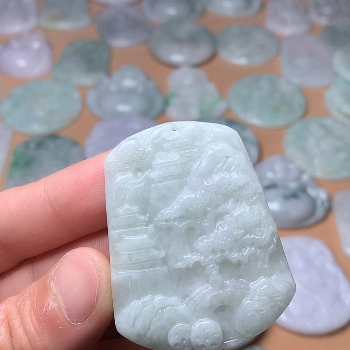 翡翠未镶嵌颈饰山水