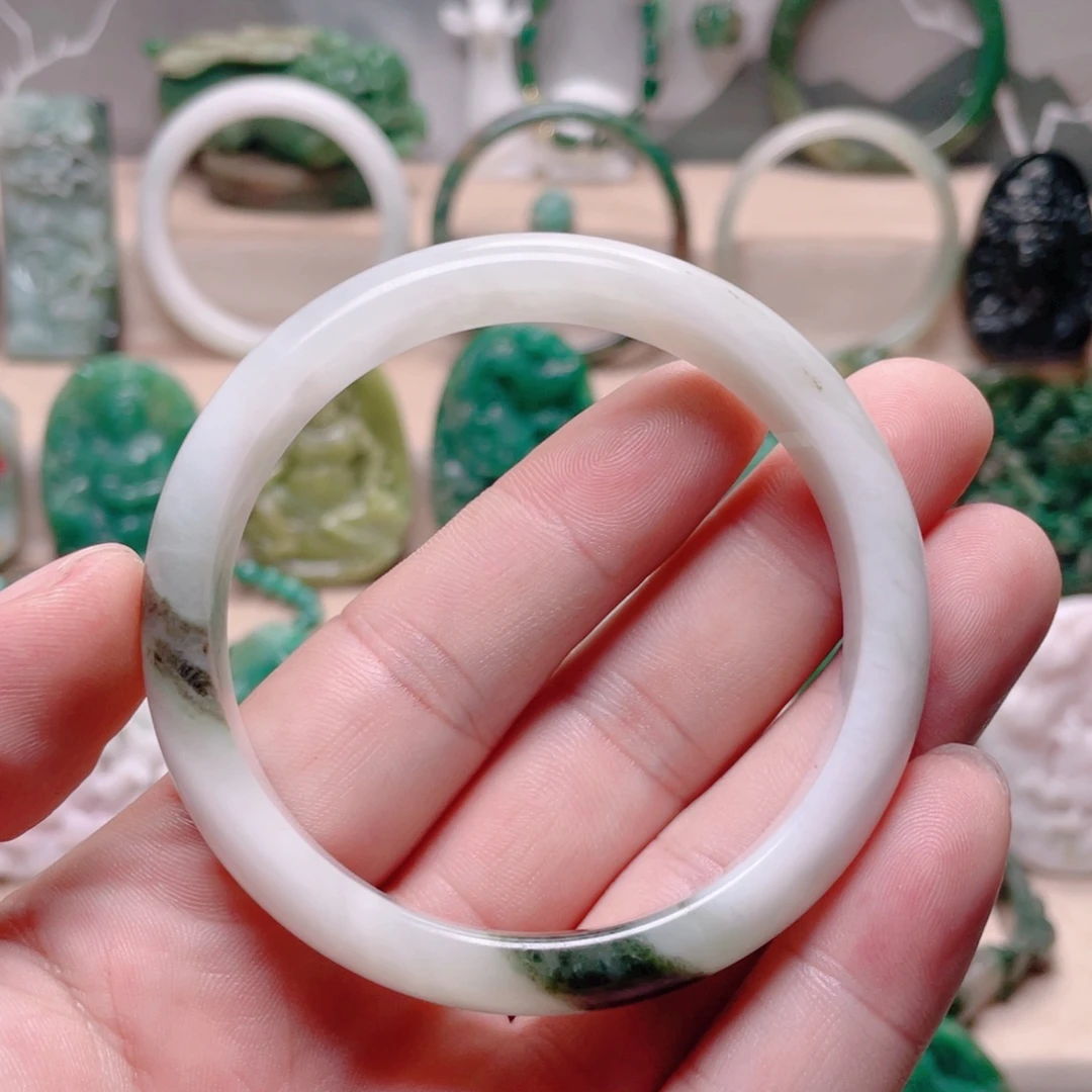 山***峰独山玉未镶嵌手镯